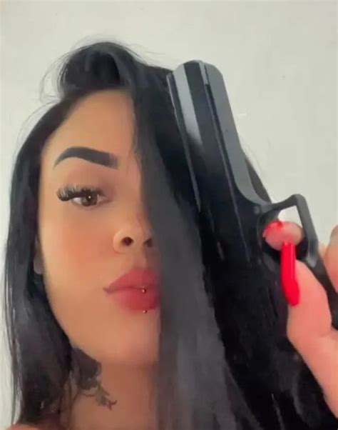 karina laino gomez|Buxom influencer arrested after robbing people。